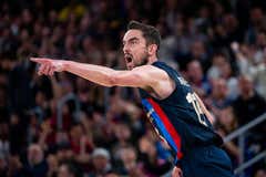 Satoransky vuelve a marcar la diferencia y el Barça duerme líder tras el derbi