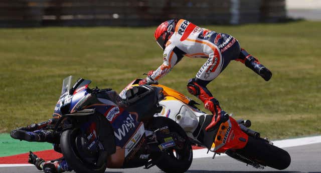 Marc Márquez la lía en Portimao; Bagnaia cumple con su rol de máximo favorito al título