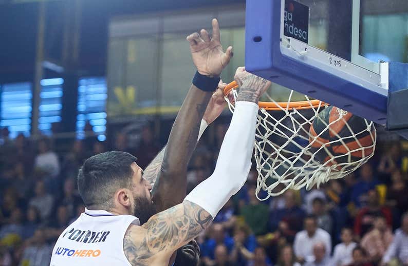 El Madrid arrasa y recupera el liderato de la Liga Endesa
