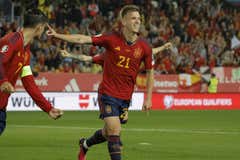 Dani Olmo se vacía por De La Fuente... y acaba tocado