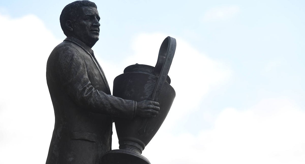 Estatua de Jock Stein en Glasgow.