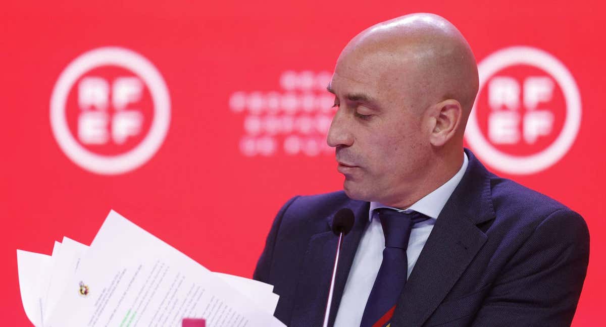 Luis Rubiales, presidente de la RFEF, durante una declaración ante los medios de comunicación en 2022.
