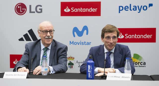Del Bosque: «No intoxiquemos; De la Fuente es el mejor candidato para dirigir a la Selección«