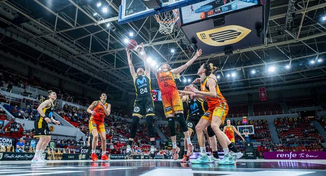 Cristina Ouviña lidera la clasificación de Valencia Basket ante un gran Movistar Estudiantes
