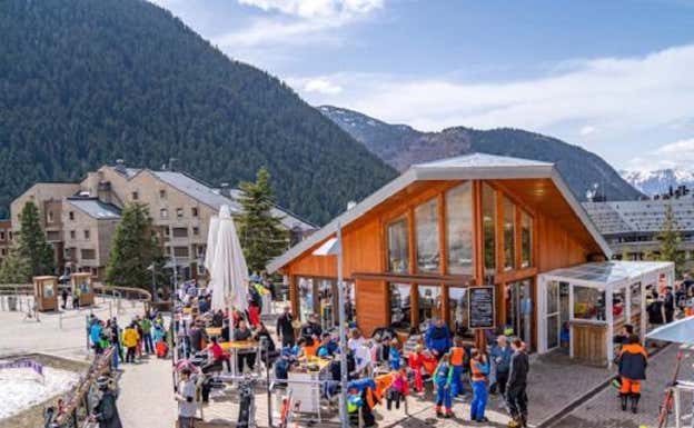 Bar 1500 de Baqueira, el punto de encuentro durante la Semana Santa. Baqueira beret