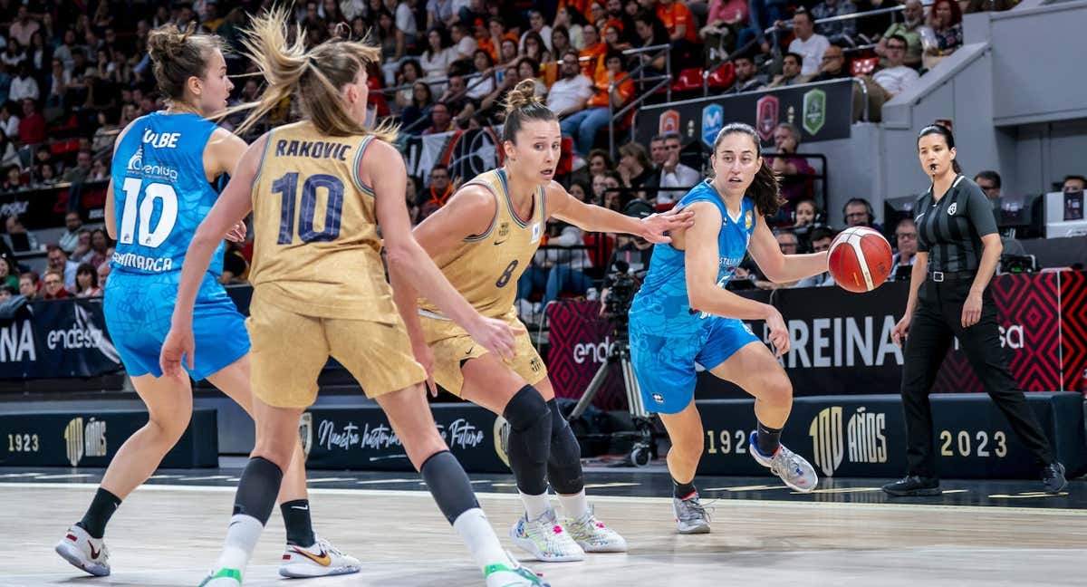 Maite Cazorla, durante una jugada en el partido de cuartos ante el Barça CBS. /FEB