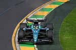 Fernando Alonso domina bajo la lluvia en Australia