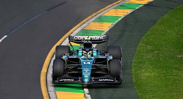 Fernando Alonso domina bajo la lluvia en Australia y manda un aviso a Red Bull
