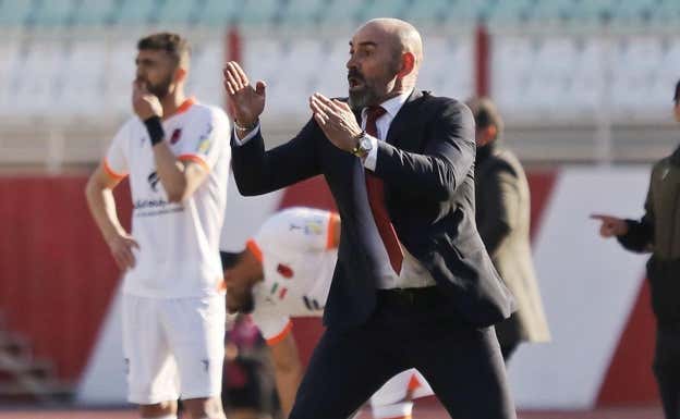 Paco Jémez, durante un partido con el Tractor Sazi.  INSTAGRAM TRACTOR SAZI