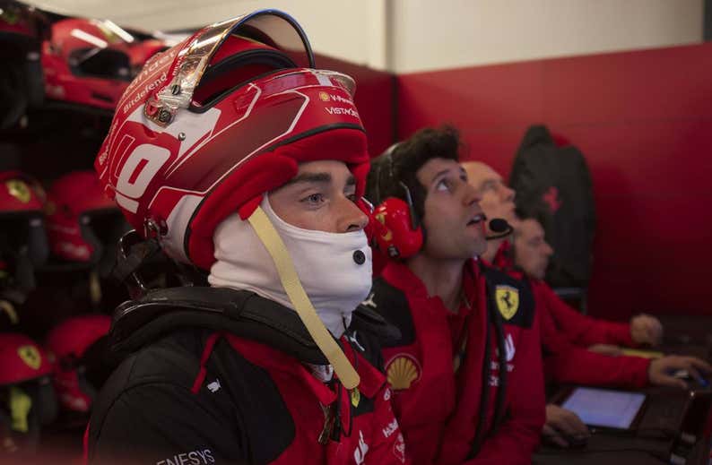 Leclerc se tensa con un Sainz «más cómodo» en Australia