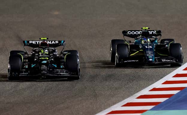 Lewis Hamilton y Fernando Alonso, durante el GP de Baréin 2023.  Reuters