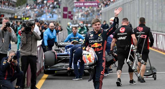 Los Mercedes se cuelan en la fiesta de Verstappen y Alonso
