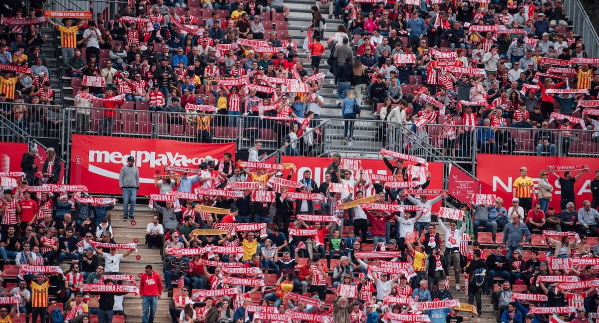 Los aficionados del Girona durante un partido celebrado en Montilivi.