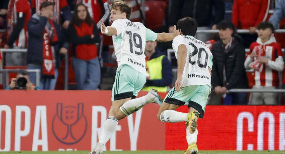 Ibáñez celebra el gol del empate que supuso la clasificación de Osasuna./EFE