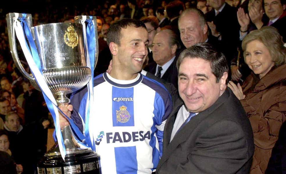 Fran González, con la Copa del Centenariazo.