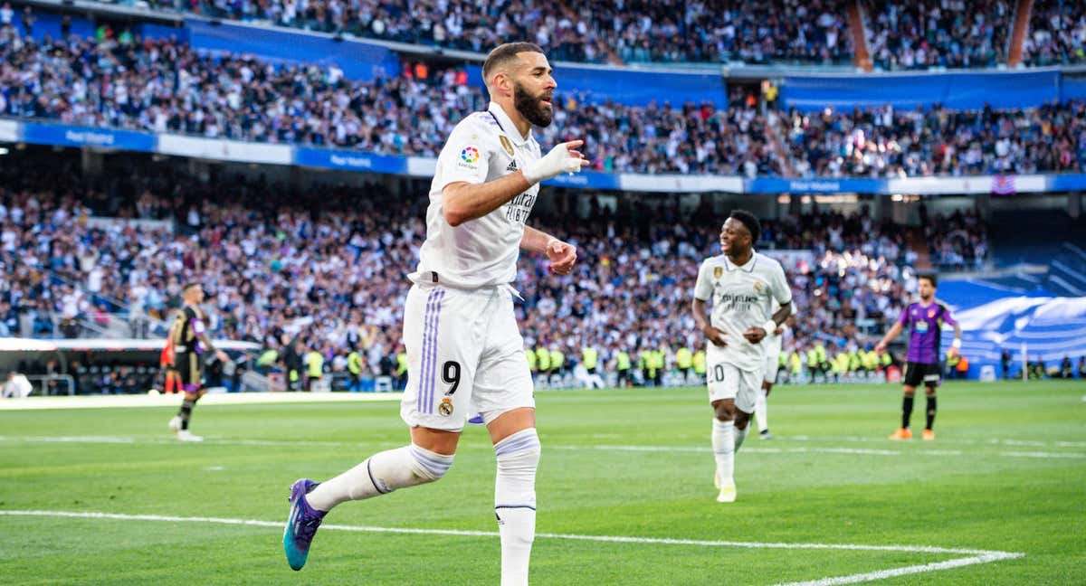 Karim Benzema celebra uno de sus goles ante el Valladolid. /EFE