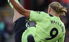 Haaland vuelve como se fue, llega a los 30 goles en Premier y el City presiona al Arsenal