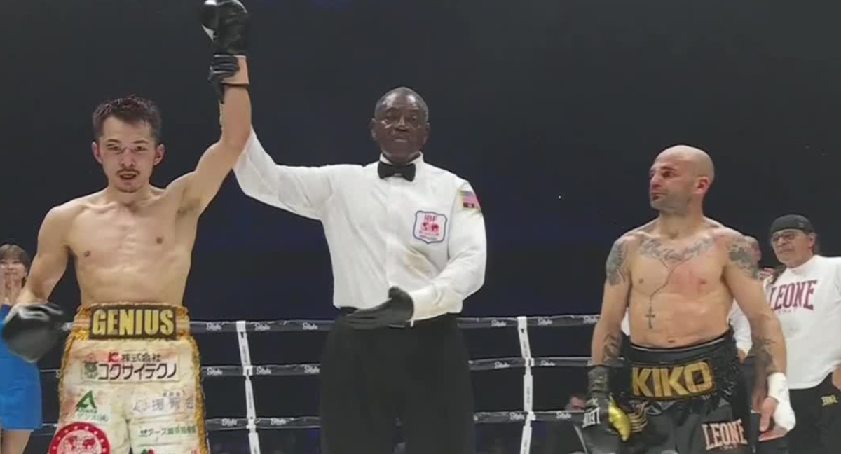 Reiya Abe celebra su victoria sobre Kiko Martínez./Captura