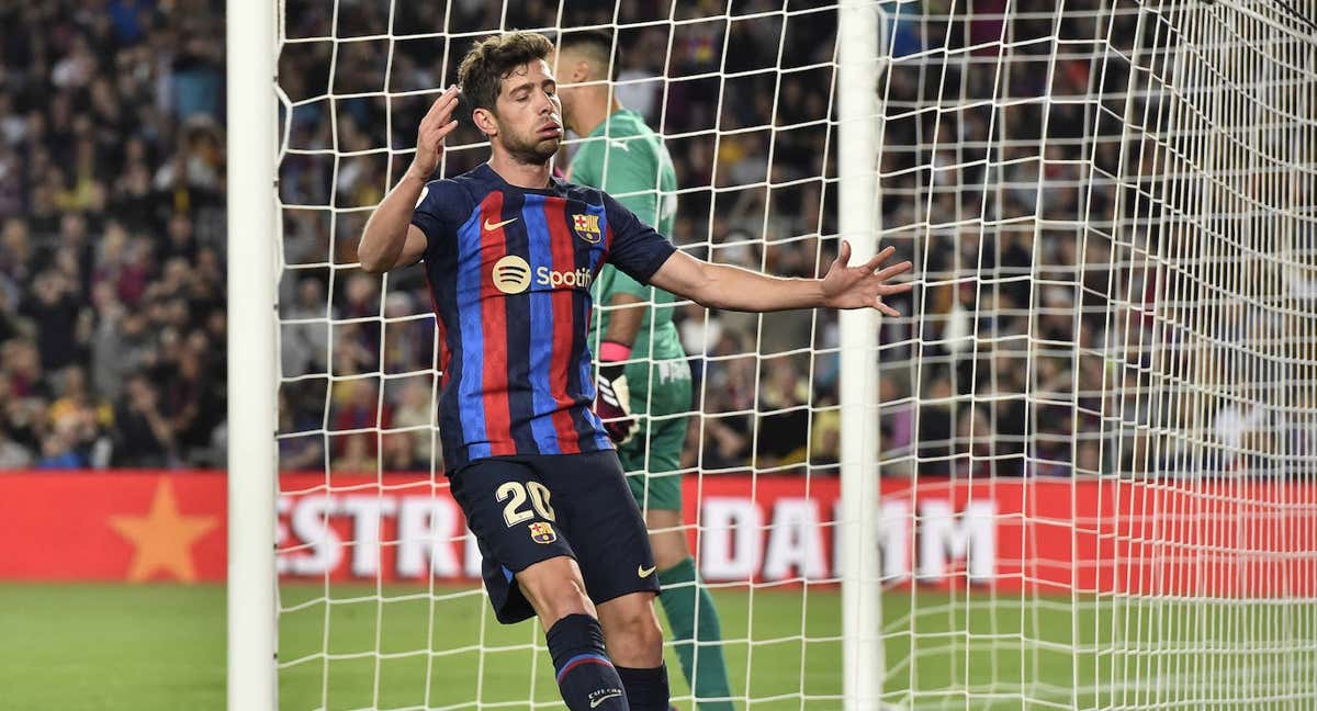 Sergi Roberto lamentándose durante el encuentro. /AFP