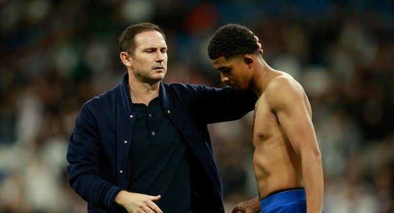 Lampard consolando a Fofana.