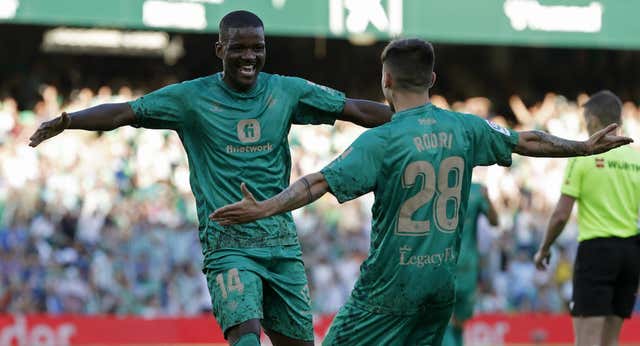 William Carvalho carga de razones a Pellegrini en busca de la Champions