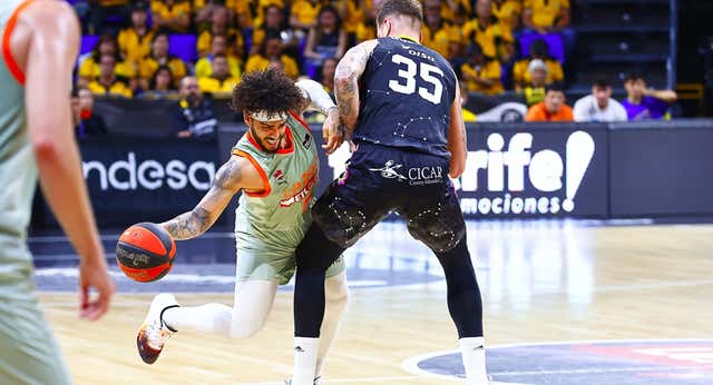 El Baskonia se deja el liderato en Tenerife a pesar del show de Markus Howard