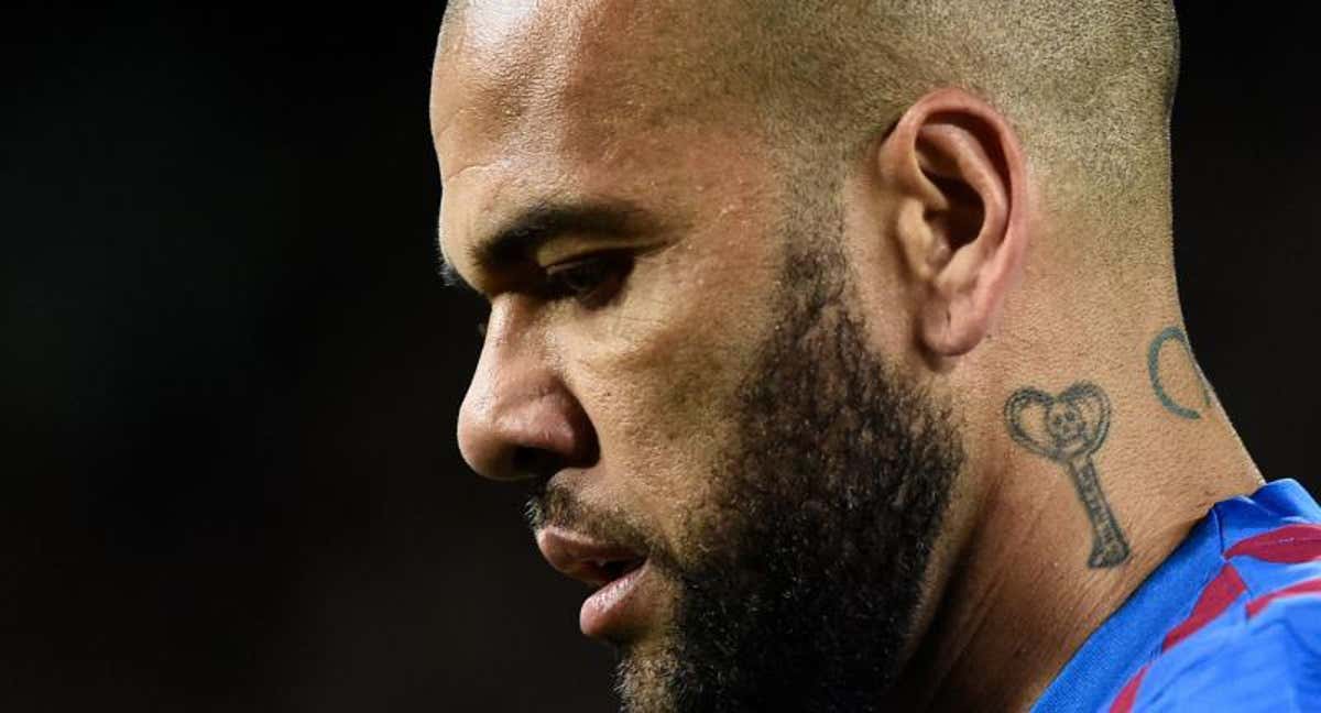 Dani Alves, en un partido en una imagen de archivo.