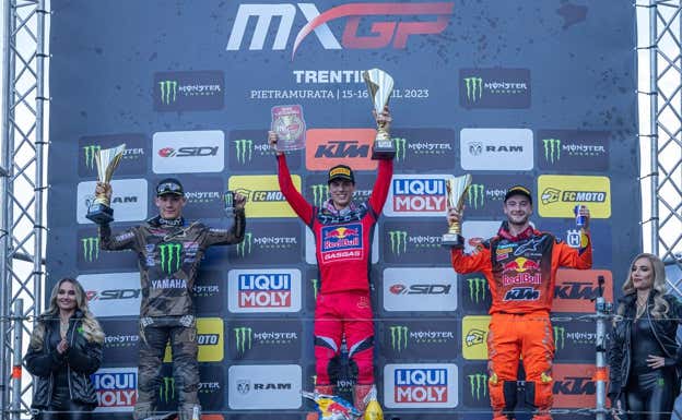 Podio del MXGP de Trentino: Maxime Renaux, Jorge Prado y Jeffrey Herlings.  KTM