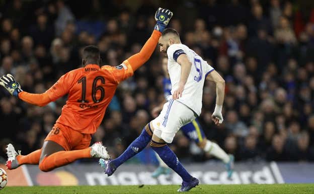 Benzema bate a Mendy en 2022.