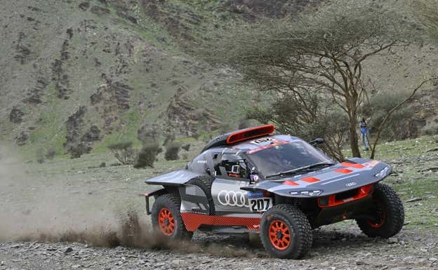 Carlos Sainz y Lucas Cruz, en el Rally Dakar 2023.  Audi Sport
