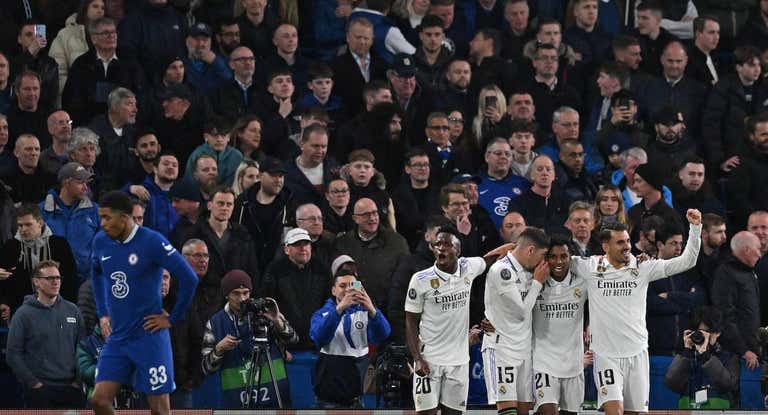 Vinicius, Valverde, Rodrygo y Ceballos festejaron el triunfo del Real Madrid en Stamford Bridge.