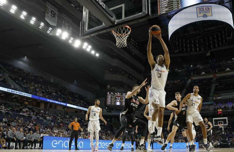 El Madrid recupera la senda de la victoria y a un Randolph notable