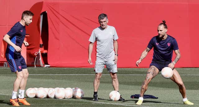 Mendilibar: «El Sevilla está acostumbrado a estos partidos. Yo no tanto. Voy a tener que aprender de ellos»