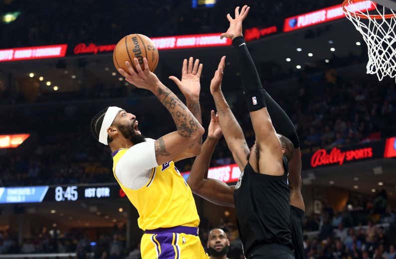 Anthony Davis refleja la cara y la cruz de estos Lakers