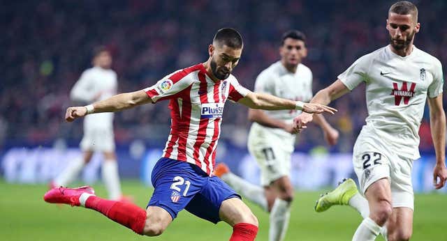 Yannick Carrasco, a examen en el Camp Nou