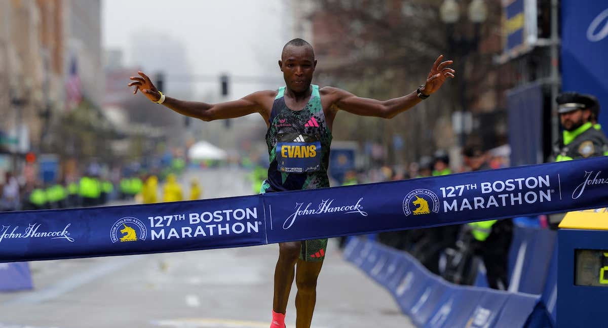 Evans Chebet gana el prestigioso maratón de Boston./Reuters