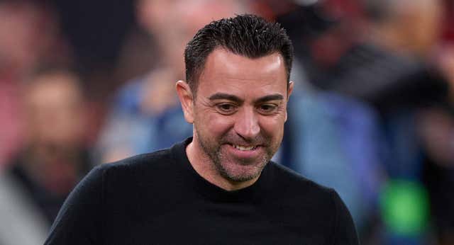 Xavi, muy pendiente de Pedri, Frenkie de Jong y Dembélé