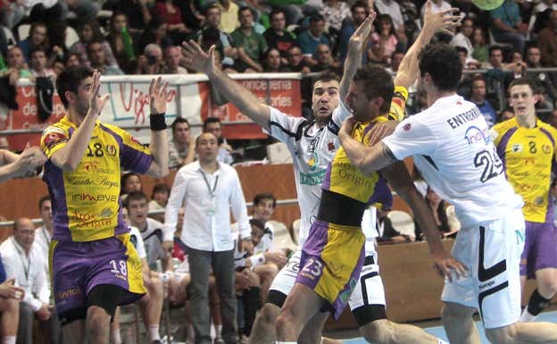 Un partido entre el Valladolid y el Ciudad Real. Efe