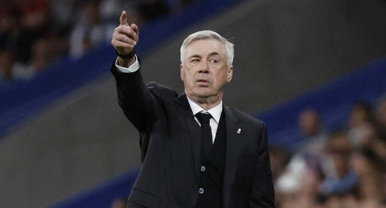 Ancelotti dando indicaciones durante el Real Madrid-Celta.