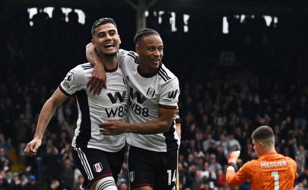 El Fulham celebra un gol ante el Leeds.  REUTERS