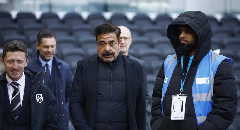 Shahid Khan llegando a Craven Cottage.