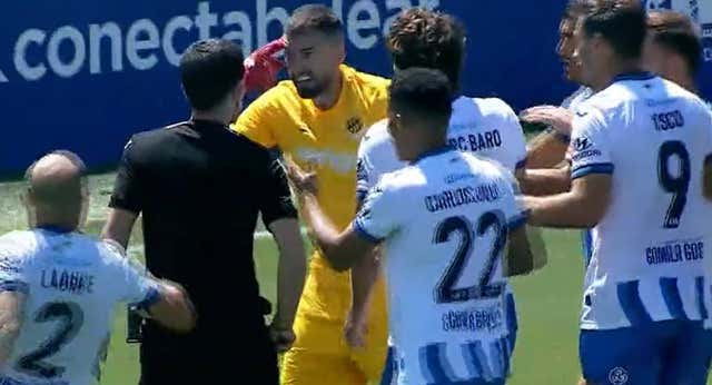 El Nàstic enloquece tras un gol anulado a su portero: ‘Putos sinvergüenzas’