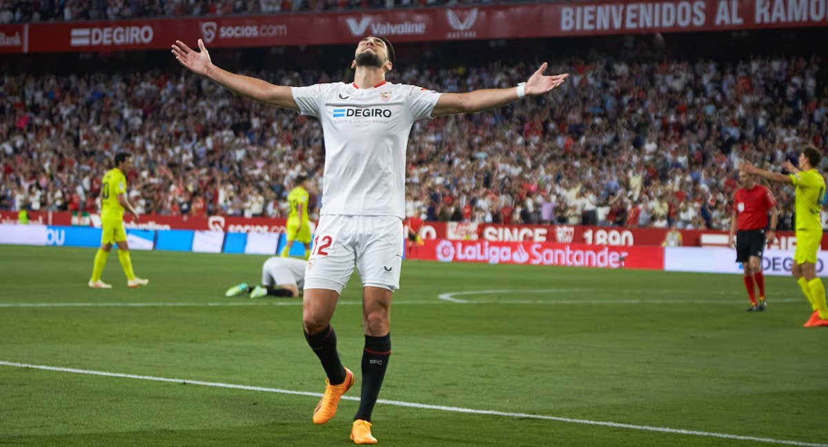 Rafa Mir celebra su gol ante el Villarreal.