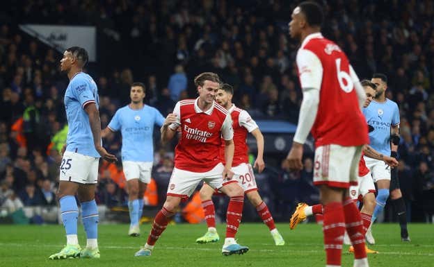Holding festeja el 3-1.  REUTERS