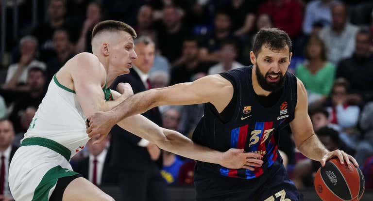 Mirotic trata de zafarse de Butkevicius en una acción del partido.