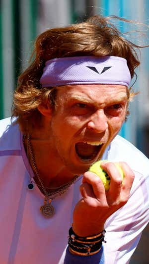 Rublev muestra su carácter durante un partido en Montecarlo. REUTERS