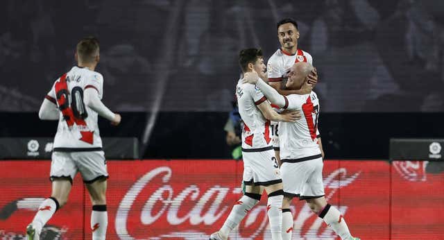 El Rayo piratea a un Barça insulso