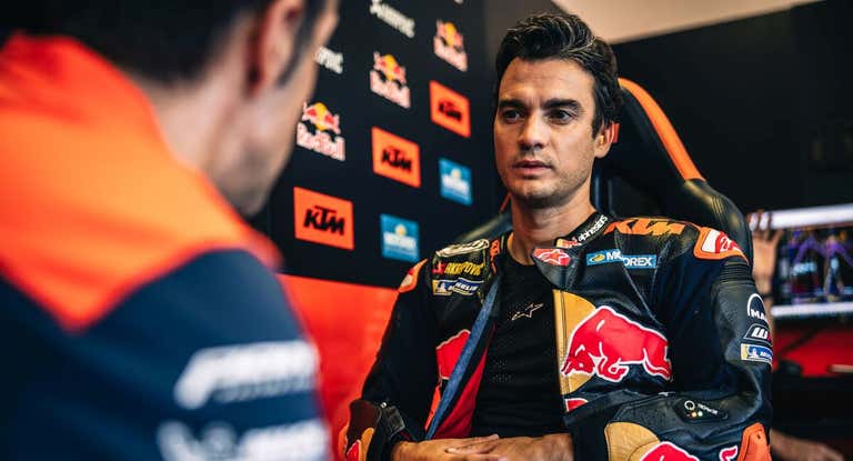 Dani Pedrosa en el box.