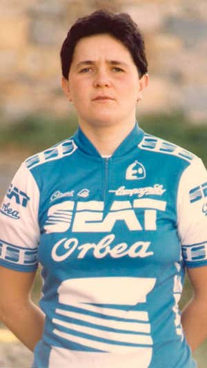 Esperanza Neyra, con los colores del Orbea-Etxeondo.  RELEVO / ESPERANZA NEYRA