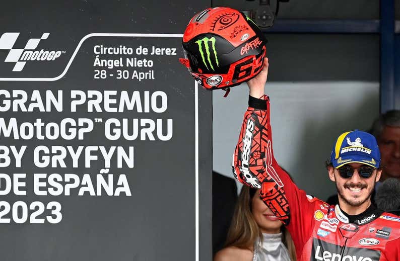 El campeón Bagnaia enseña el 1 en Jerez